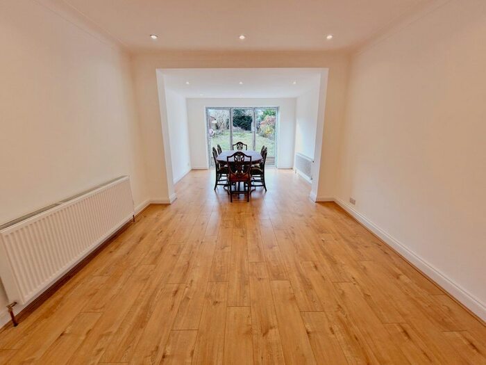 4 Bedroom Detached House To Rent In Crowland Gardens, London, N14