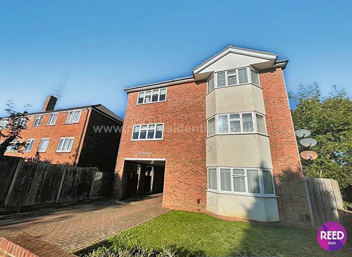 2 Bedroom Flat To Rent In Bournehall Avenue, Bushey, WD23
