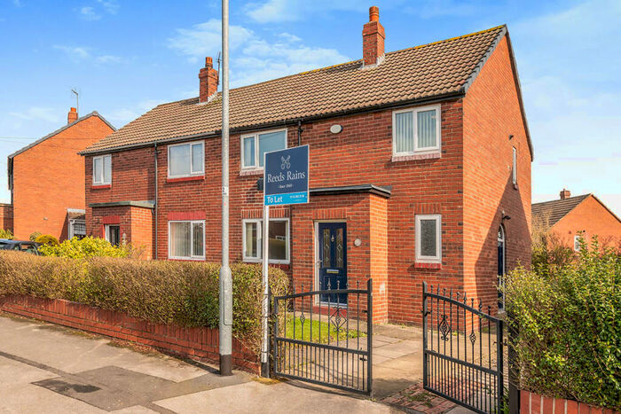 3 Bedroom Semi-Detached House To Rent In Cotswold Road, Rothwell, Leeds, West Yorkshire, LS26