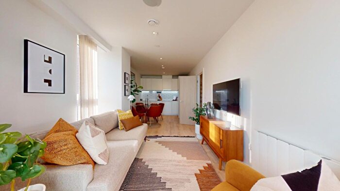 1 Bedroom Flat To Rent In Beverley Way, New Malden, SW20