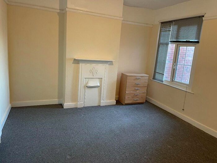 2 Bedroom Flat To Rent In London Road, Westcliff-On-Sea, Essex, SS0