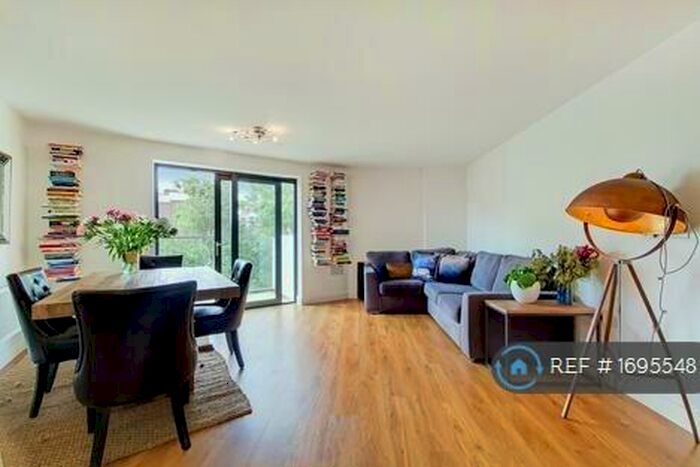 2 Bedroom Flat To Rent In Fairmont House, London, SE16