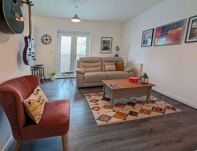 2 Bedroom Flat To Rent In Adrian Close, Hemel Hempstead, HP1