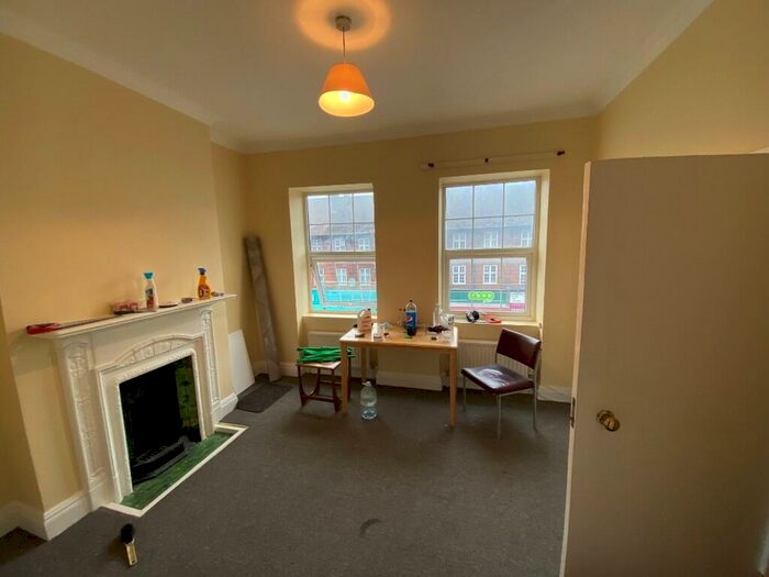 3 Bedroom Flat To Rent In Golders Green Road, London, NW11