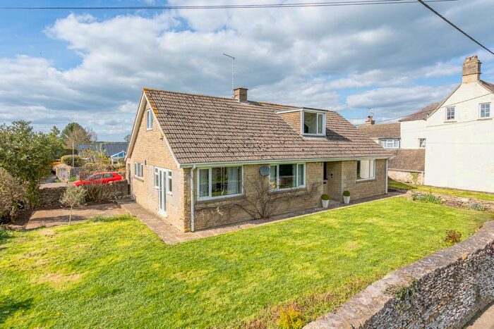 4 Bedroom Chalet For Sale In Meadway, Sherston, Malmesbury, SN16