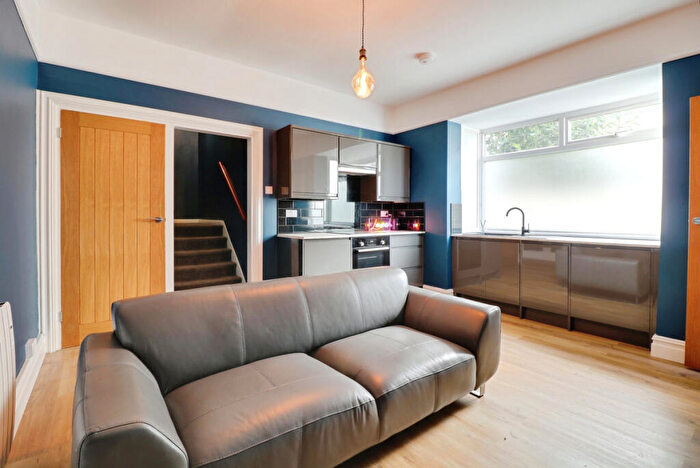 1 Bedroom Flat To Rent In Station Road, Westcliff-on-sea, SS0