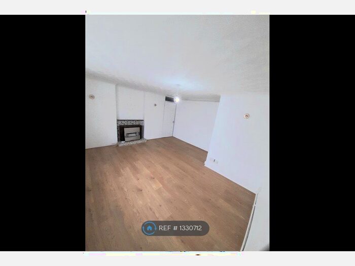 3 Bedroom Flat To Rent In Barking Road, London, E13