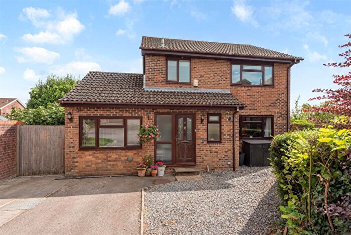 4 Bedroom Detached House For Sale In Sandalwood Close, Clanfield, PO8
