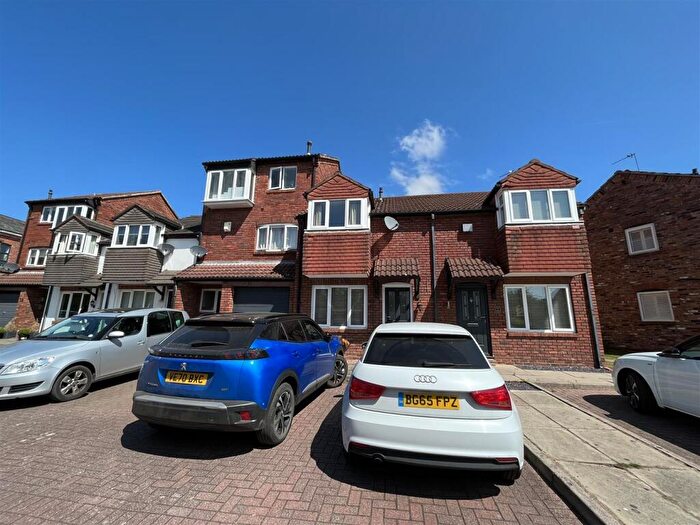 2 Bedroom House To Rent In Kensington Court, Boleyn Park, Wilmslow, SK9