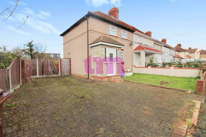 2 Bedroom End Of Terrace House To Rent In Macdonald Avenue, Dagenham, RM10