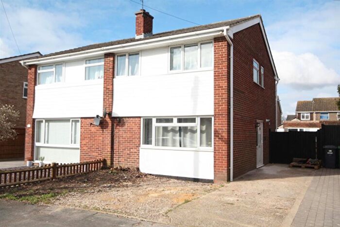 3 Bedroom Semi-Detached House To Rent In Cumberland Avenue, Chandler's Ford, Eastleigh, SO53