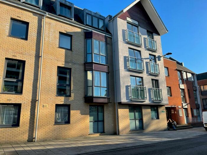 1 Bedroom Apartment To Rent In Polymond House, Castle Way, SO14