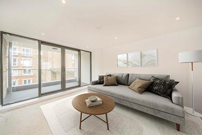 2 Bedroom Flat For Sale In Chatfield Road, London, SW11