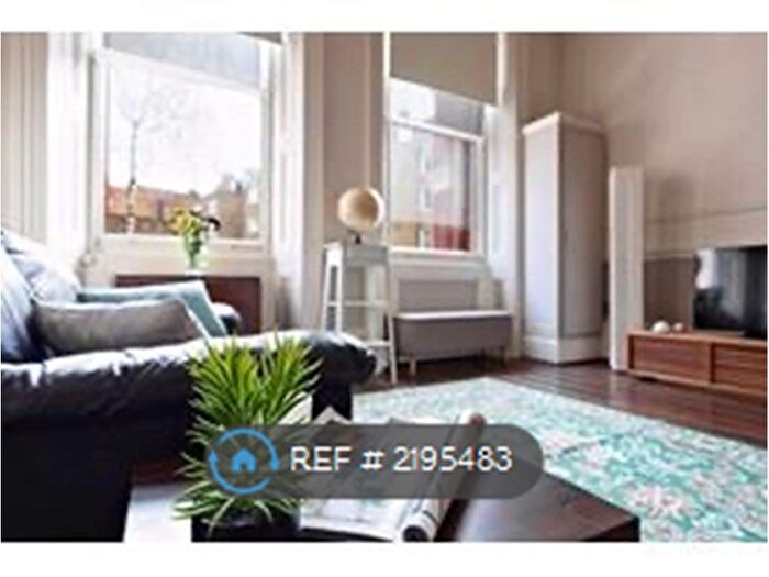 Studio To Rent In Nevern Square, London, SW5