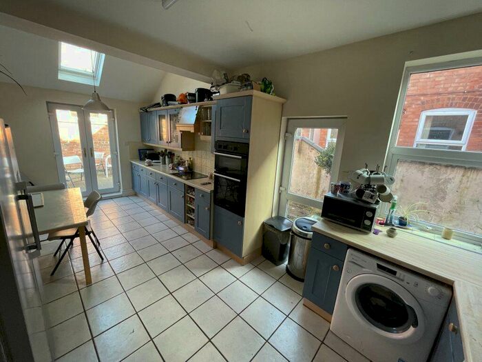 6 Bedroom Terraced House To Rent In Lorne Road, Leicester, LE2