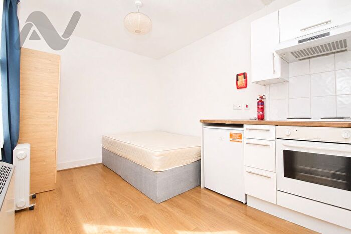 Studio To Rent In Seven Sisters Road, London, N4