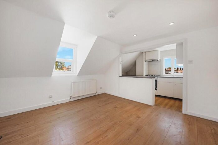 2 Bedroom Flat To Rent In Heriot Road, Hendon, NW4