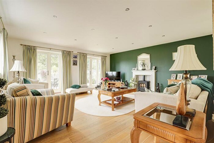 2 Bedroom Cottage For Sale In Adbolton Lane, West Bridgford, Nottinghamshire, NG2