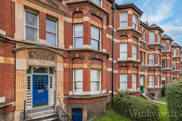 3 Bedroom Apartment To Rent In Fairlawn Mansions, New Cross Road, London, SE14