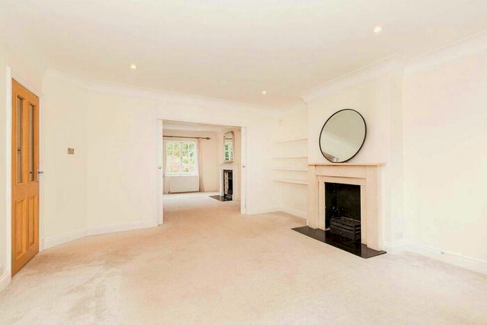 3 Bedroom Terraced House To Rent In Cascade Avenue, Muswell Hill, N10