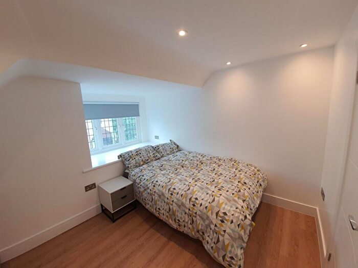 Studio To Rent In Temple Gardens, London, NW11