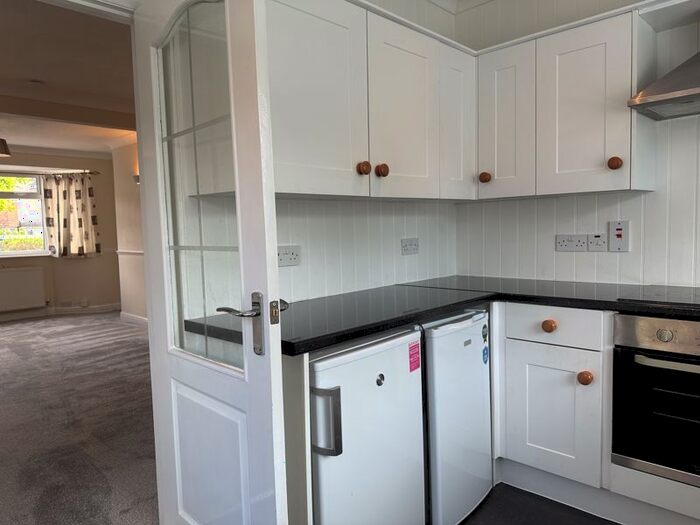 3 Bedroom Semi Detached House To Rent In Herschel Crescent, Littlemore