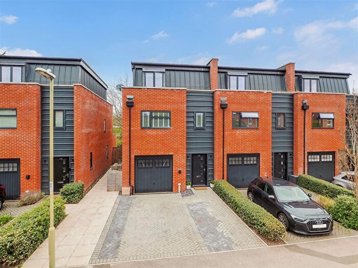 3 Bedroom End Terrace House For Sale In South Street, Andover, SP10