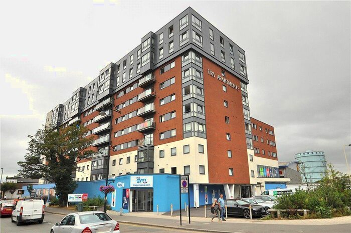 2 Bedroom Flat To Rent In The Green, Southall, Middlesex, Uk, UB2