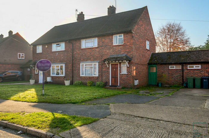 4 Bedroom Semi-Detached House To Rent In Cedar Way, Guildford, GU1