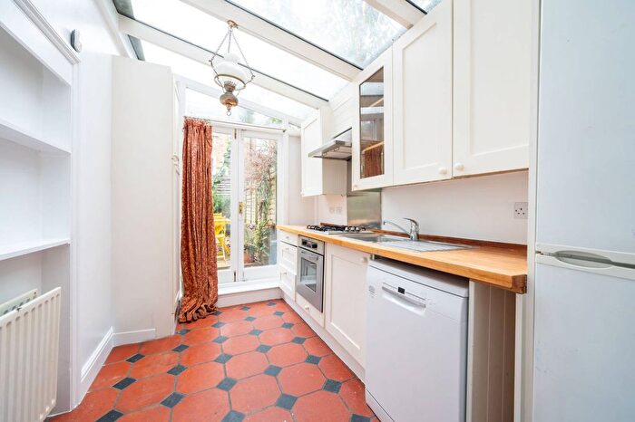 2 Bedroom Flat To Rent In Brackenbury Road, Brackenbury Village, London, W6