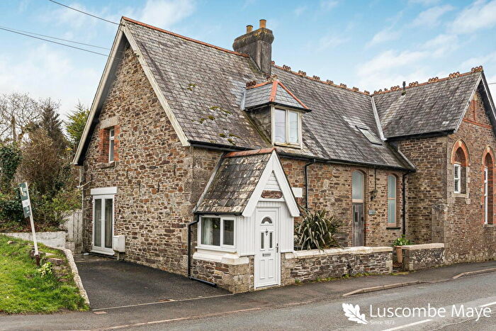 2 Bedroom Cottage For Sale In Dousland Road, Yelverton, Devon, PL20