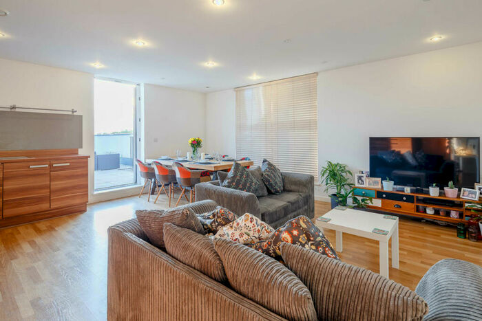 3 Bedroom Flat For Sale In Stanmore, London, HA7