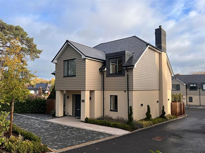 6 Bedroom Detached House To Rent In Kennel Lane, Fetcham, KT22