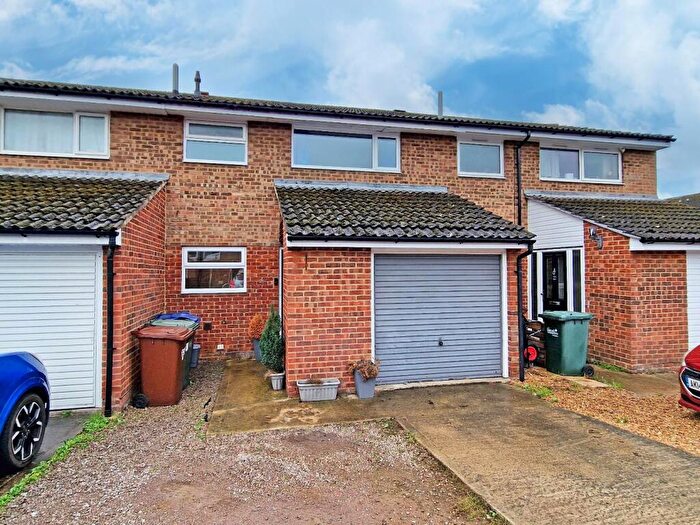 3 Bedroom Terraced House For Sale In Beaufort Close, Bicester, OX26