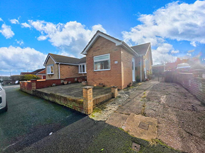 3 Bedroom Semi-Detached Bungalow For Sale In Woodroyd Avenue, Barnsley, S71