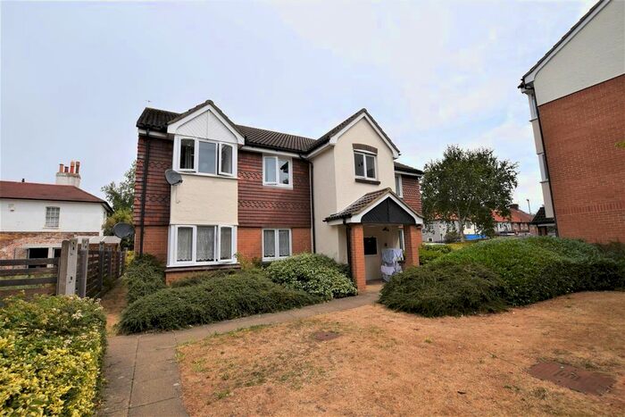 2 Bedroom Flat To Rent In Sparks Close, Dagenham, RM8
