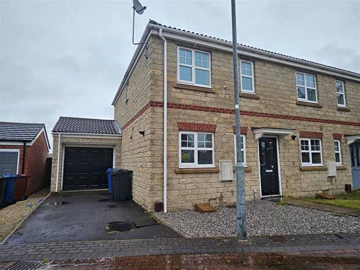 3 Bedroom Semi-Detached House To Rent In Stonefont Grove, Grimethorpe, Barnsley, S72