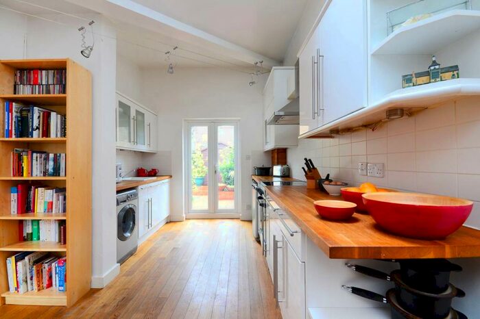 3 Bedroom Flat To Rent In Argyle Road, Stratford, London, E15