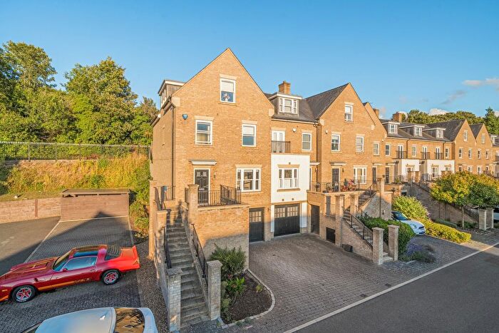 5 Bedroom Town House To Rent In Royal Quay, Uxbridge, UB9