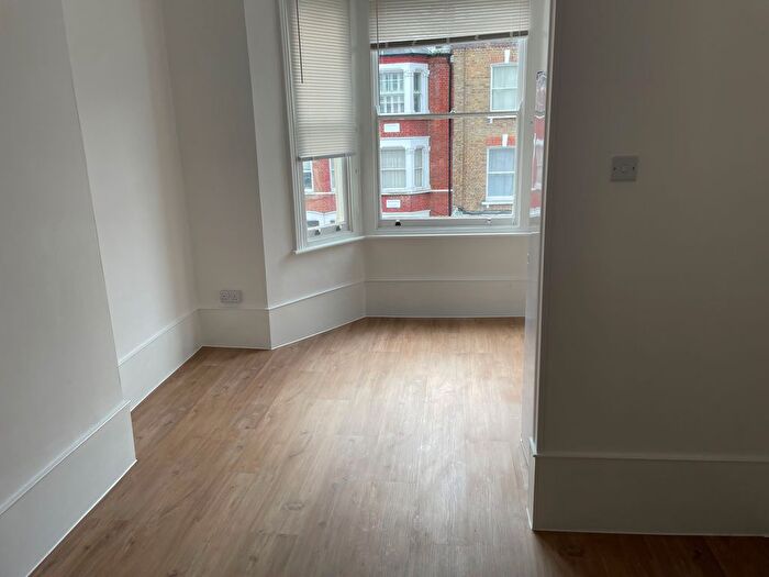 1 Bedroom Flat To Rent In Hemstal Road, West Hampstead London, NW6