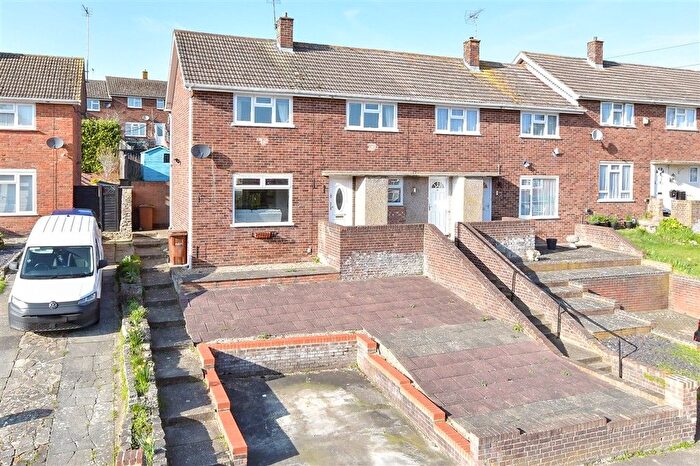 3 Bedroom End Terrace House For Sale In Albatross Avenue, Strood, Rochester, Kent, ME2