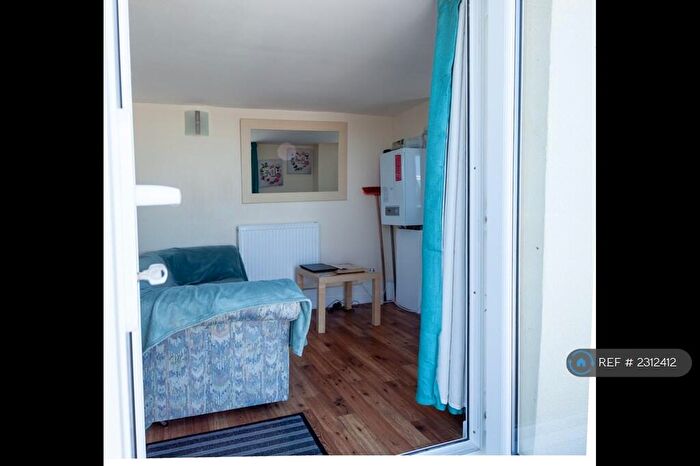 1 Bedroom Flat To Rent In The Beach, Totland Bay, PO39