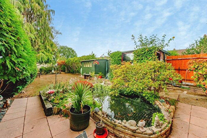 3 Bedroom Semi-Detached House For Sale In Atherfield Road, Reigate, RH2