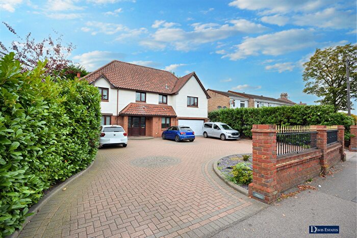 5 Bedroom Detached House For Sale In Brentwood Road, Gidea Park, Romford, RM2