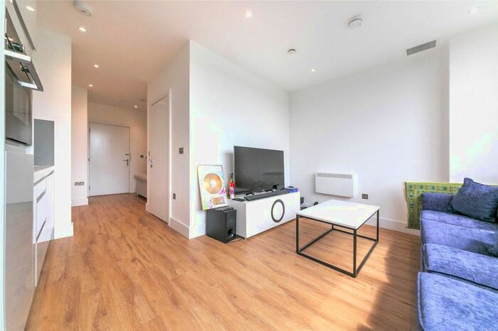 Studio To Rent In Westgate House, West Gate, London, W5