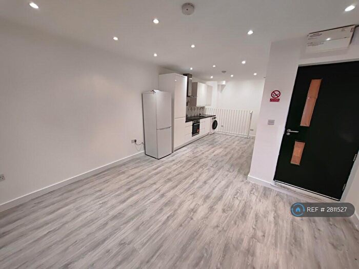 Studio To Rent In Central Road, Worcester Park, KT4