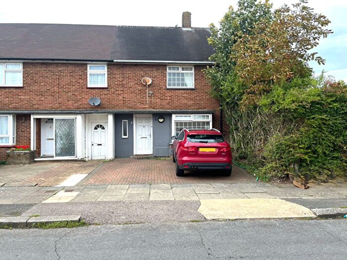 3 Bedroom End Of Terrace House To Rent In Woodcock Road, Luton, LU1