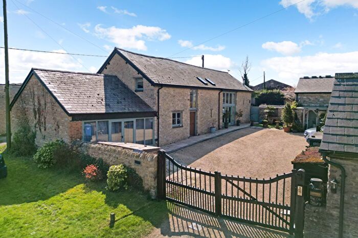 5 Bedroom Barn Conversion For Sale In The Green, Hethe, OX27