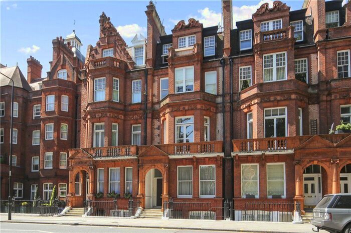 3 Bedroom Maisonette To Rent In Lower Sloane Street, London, SW1W