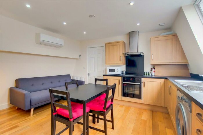 3 Bedroom Apartment To Rent In Camden Road, London, N7